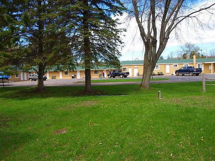 Lakes-N-Trails Motel (4Ks Motel) - Real Estate Listing (newer photo)